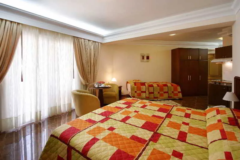 Room, Porto Alegre, Crete