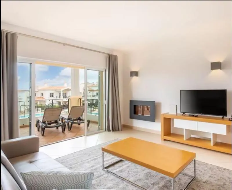 TOWNHOME POOL VIEW Room, NAU Salema Beach Village, Algarve