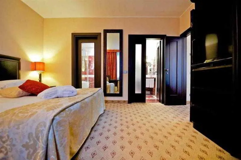 JUNIOR SUITE STANDARD Room, Mercure Roma West, Rome
