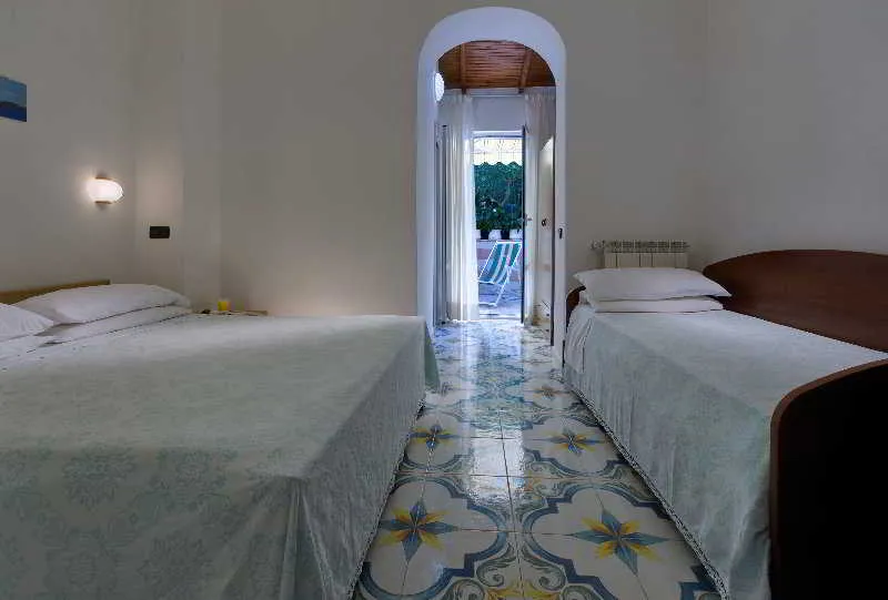 Room, Da Maria, Naples