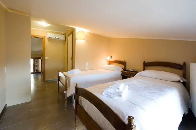 Room, Properzio, Perugia