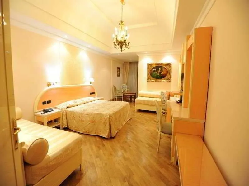 QUADRUPLE STANDARD Room, LH Hotel Domus Caesari, Rome