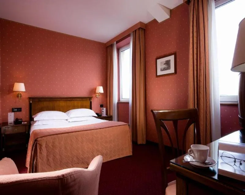 Room THREE BEDS Room, Ramada Naples, Naples
