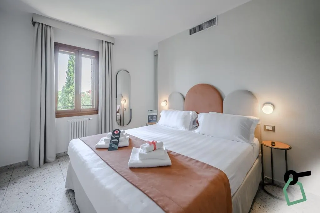 DOUBLE GARDEN VIEW KING BED Room, Hotiday Venezia Cape, Venice