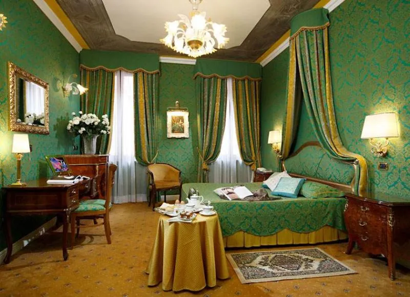 Room, Ca' dei Conti, Venice