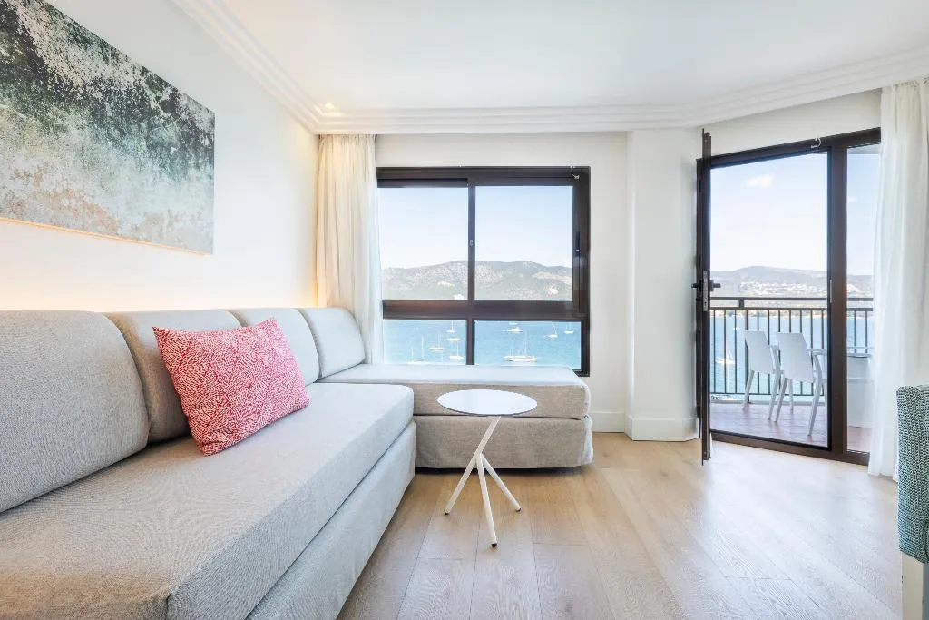 FAMILY ROOM SEA VIEW CAPACITY 5 Room, Leonardo Royal Hotel Mallorca, Majorca