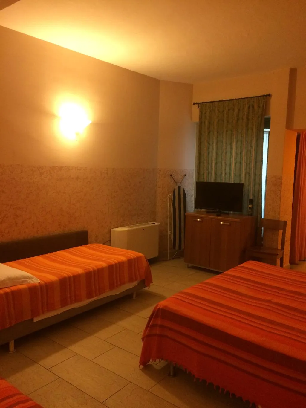 STUDIO CAPACITY 5 Room, Gemini City Centre Studios, Florence
