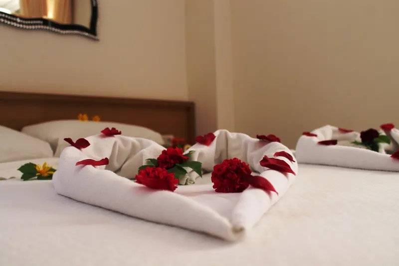 Room, Mavi Belce, Dalaman