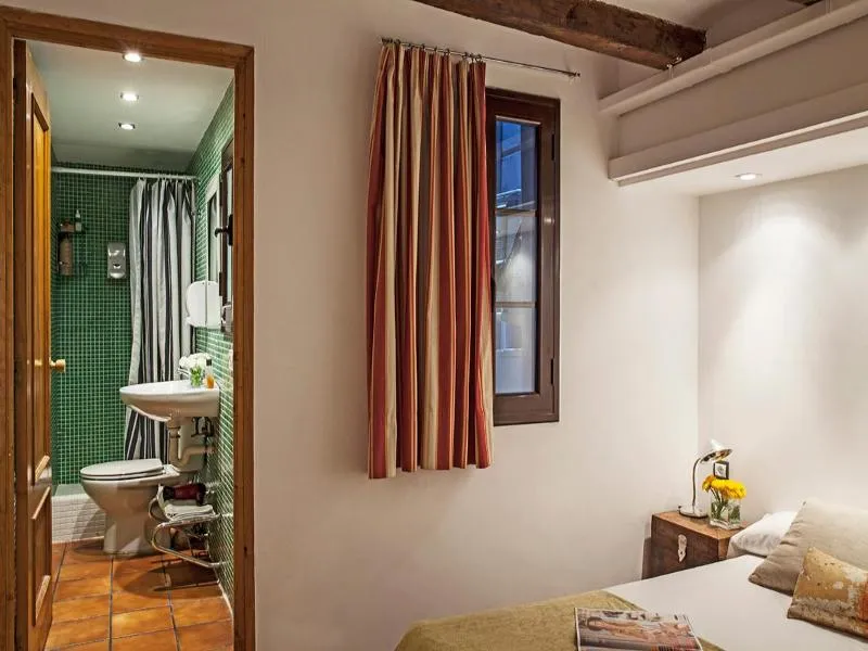STUDIO STANDARD Room, AinB Las Ramblas-Guardia Apartments, Barcelona