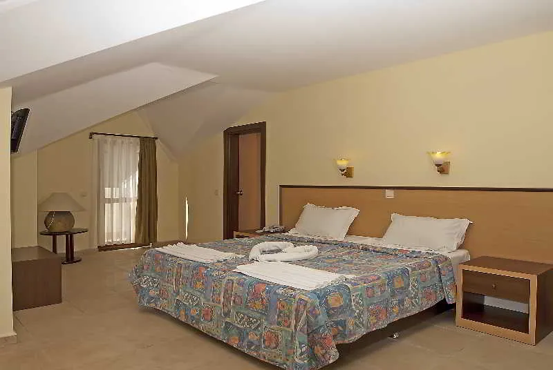 Room, Felice, Antalya
