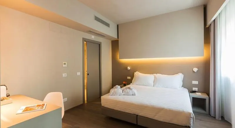 JUNIOR SUITE STANDARD Room, Hotel Glance In Florence, Florence