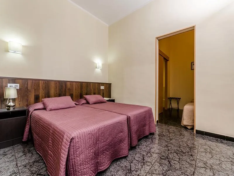 QUADRUPLE STANDARD Room, Victoria Palace, Barcelona
