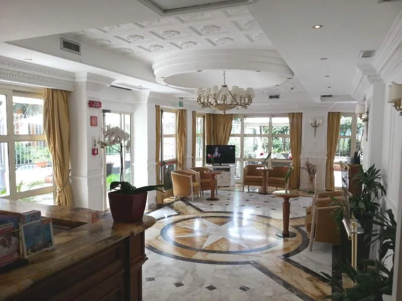 Lobby, Sunrise, Rome