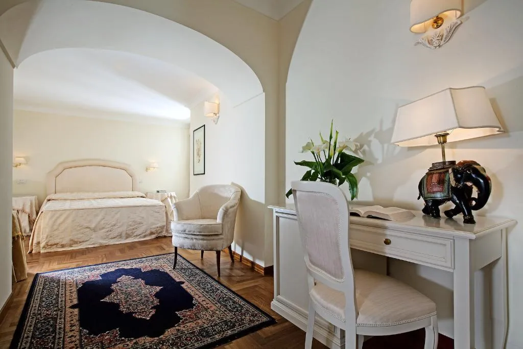 DOUBLE CLASSIC Room, Relais Villa Savarese, Naples