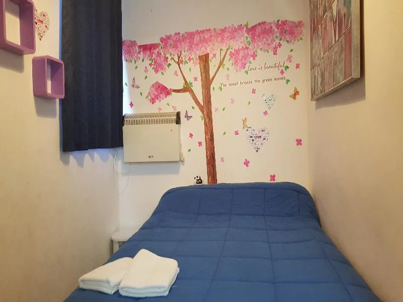 DOUBLE WITH SHARED BATHROOM Room, Nuevo Pino, Seville