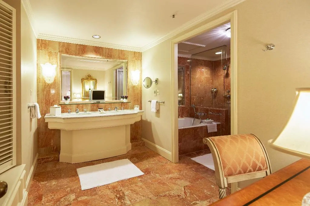 SUITE KING SIZE BED Room, Regent Berlin, Berlin