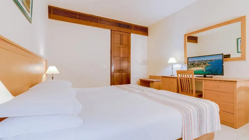 Double or Twin SIDE SEA VIEW Room, Auramar Beach Resort, Algarve