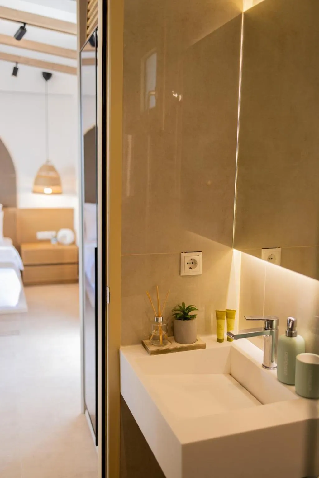 SUITE KING SIZE BED Room, Sanimar By Mono Alex, Thessaloniki