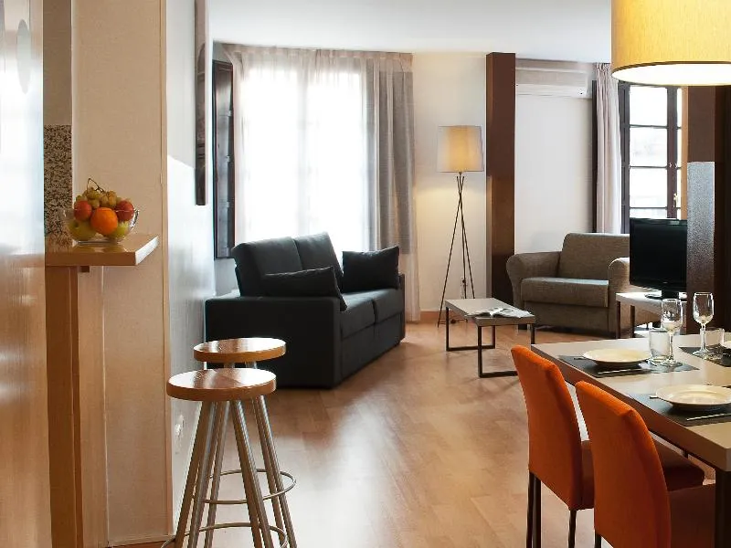 STUDIO CAPACITY 4 Room, MH Apartments Opera Rambla, Barcelona