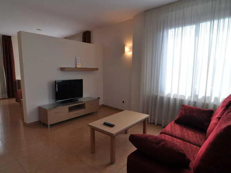 Room, Doña Lola, Valencia