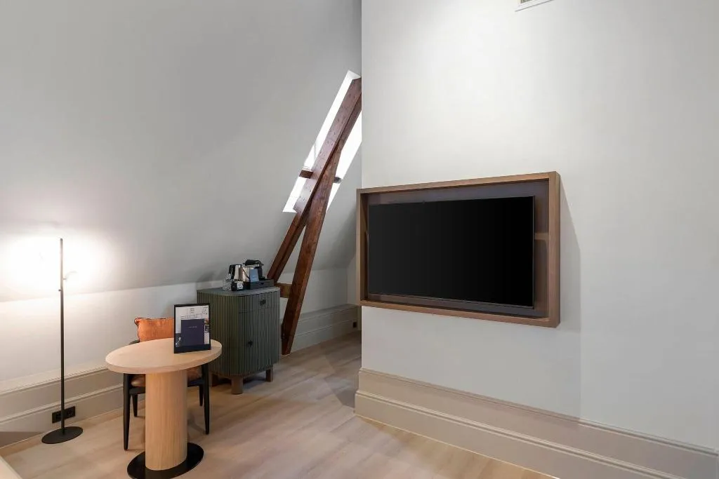DOUBLE SUPERIOR QUEEN BED Room, College Hotel Amsterdam, Autograph Collection, Amsterdam