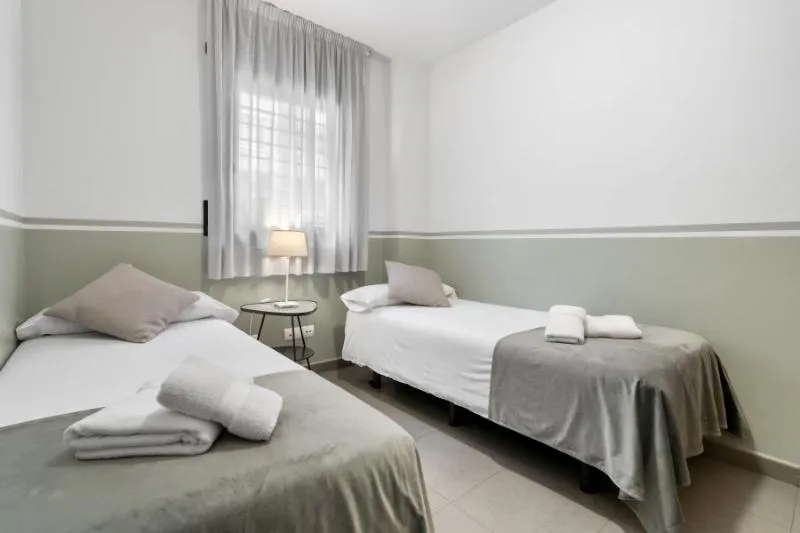APARTMENT CAPACITY 8 FOUR BEDROOMS Room, Sensation Authentic Gracia, Barcelona