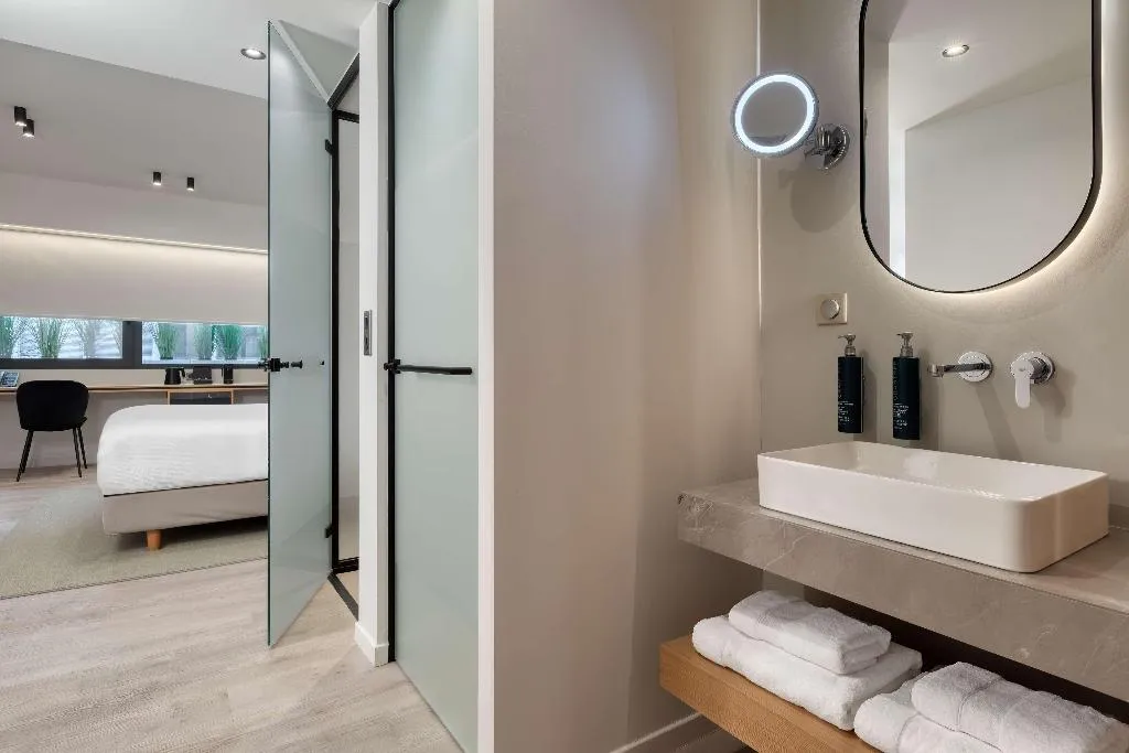 DOUBLE SUPERIOR QUEEN BED Room, Hilton Garden Inn Athens Syggrou Avenue, Athens