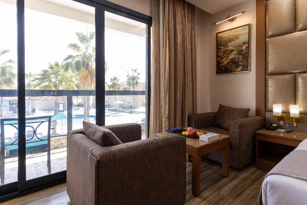 DOUBLE DELUXE POOL VIEW Room, Palma Beach Resort & Spa, Dubai