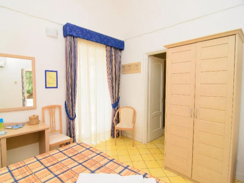 Room, Albergo Villa Giusto, Naples