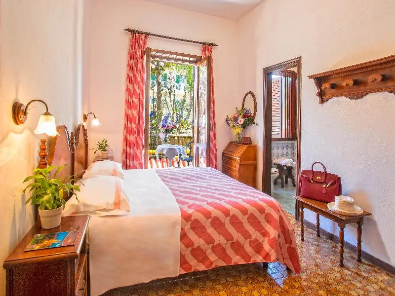 Room, Terme San Valentino, Naples