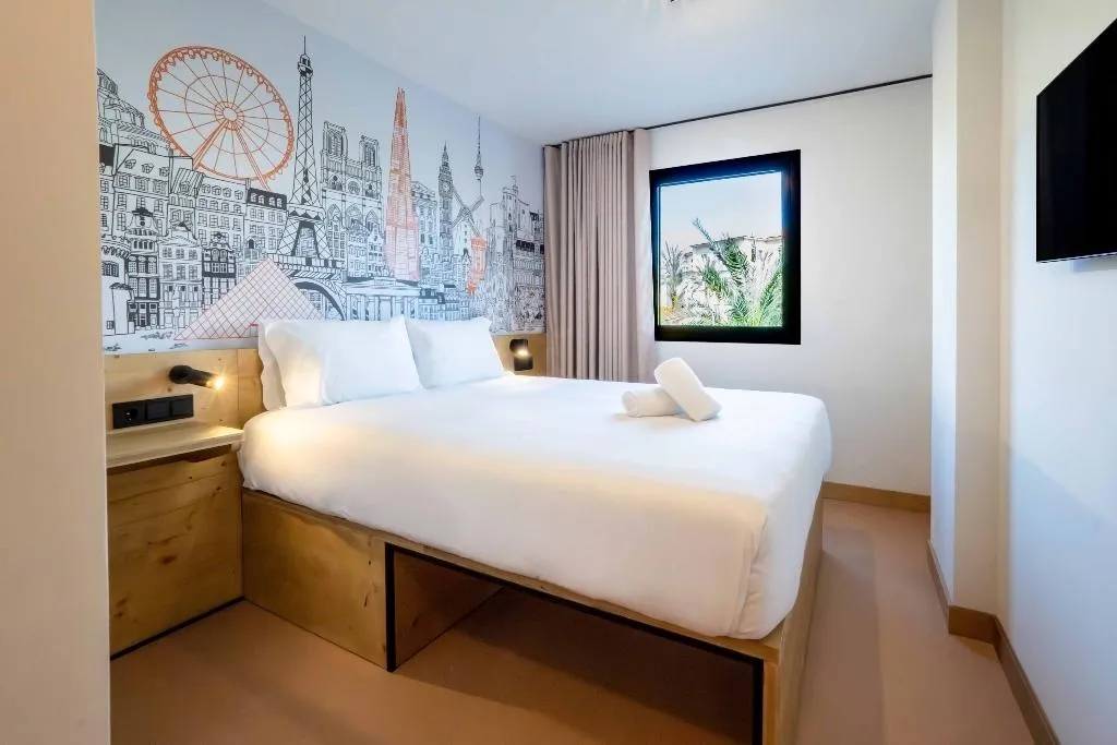 DOUBLE STANDARD Room, easyHotel Alicante Centro, Costa Blanca