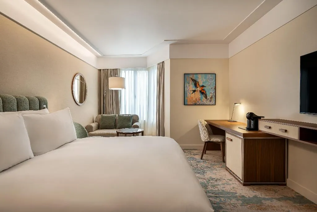 DOUBLE PREMIUM QUEEN BED Room, Crowne Plaza Porto, Porto