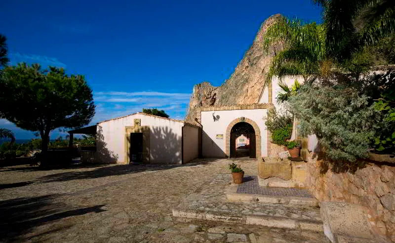 Lobby, Cala Dell'Arena, Palermo