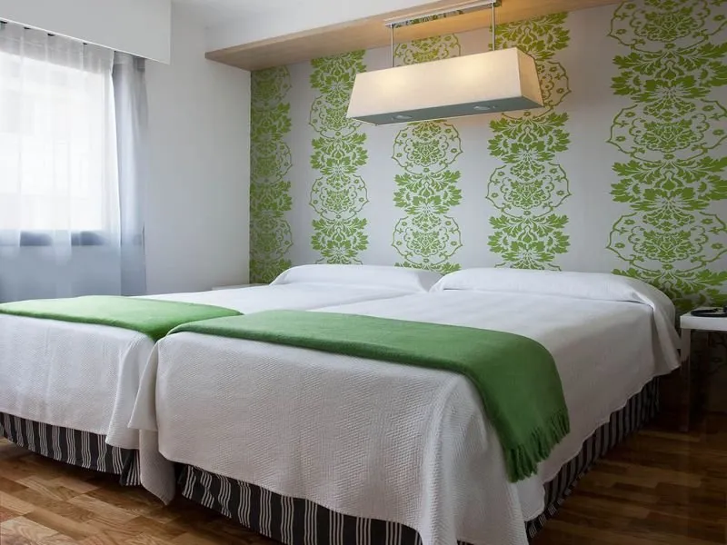 Room, Prisma, Madrid
