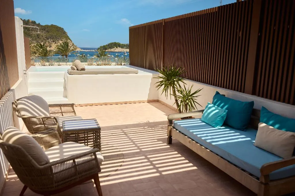 JUNIOR SUITE WITH PRIVATE POOL Room, Cala San Miguel Ibiza Res, Curio Colllec by Hilton, Ibiza