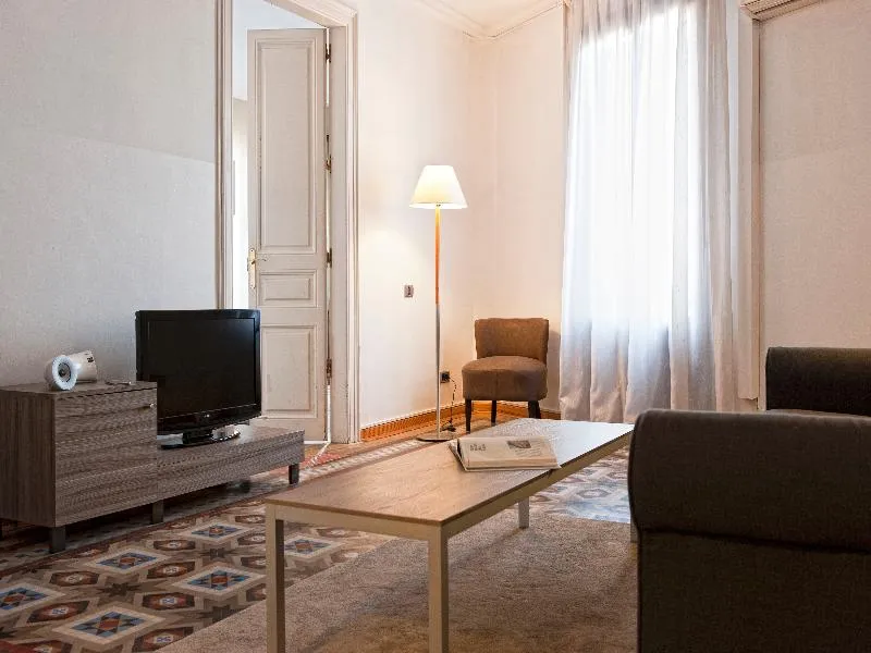 APARTMENT CAPACITY 6 TWO BEDROOMS Room, MH Apartments Tetuan, Barcelona