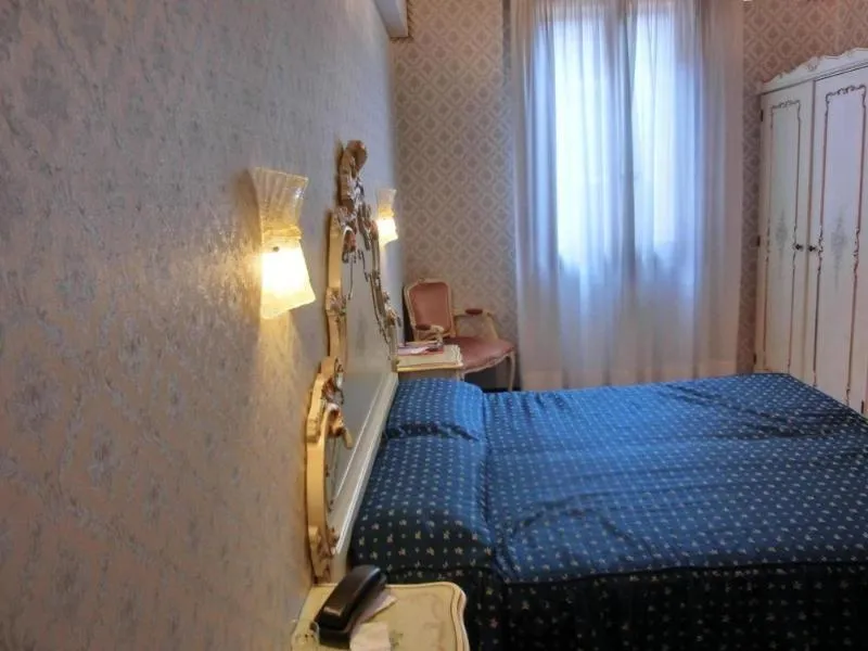 Room, Hotel Diana, Venice
