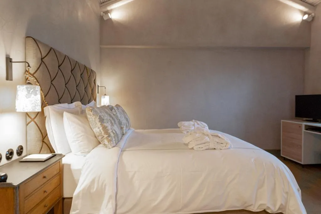 JUNIOR SUITE DELUXE ONE BED Room, Alistos Hotel, Athens