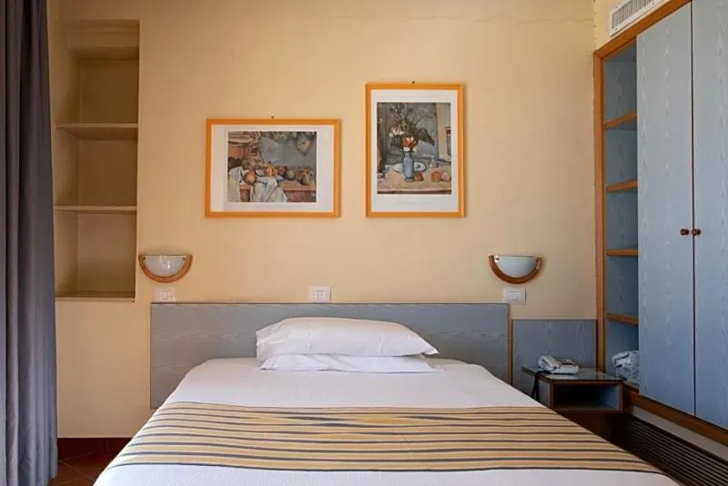 General view, Ping Pong, Rome