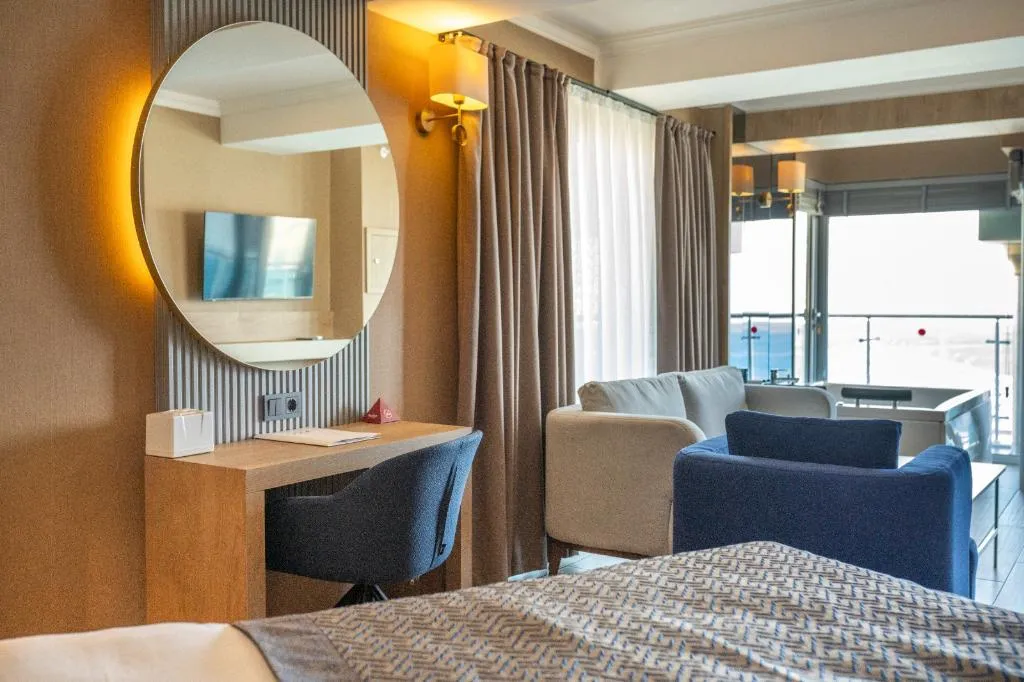 JUNIOR SUITE KING BED WITH JACUZZI Room, Numa Port Hotel, Antalya