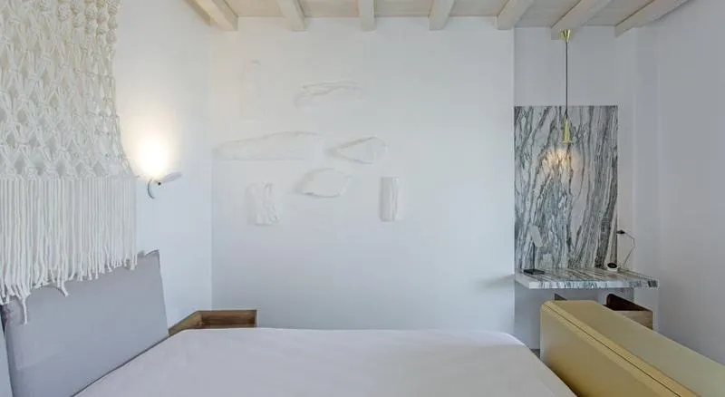 Room, Hide Out Suites, Santorini
