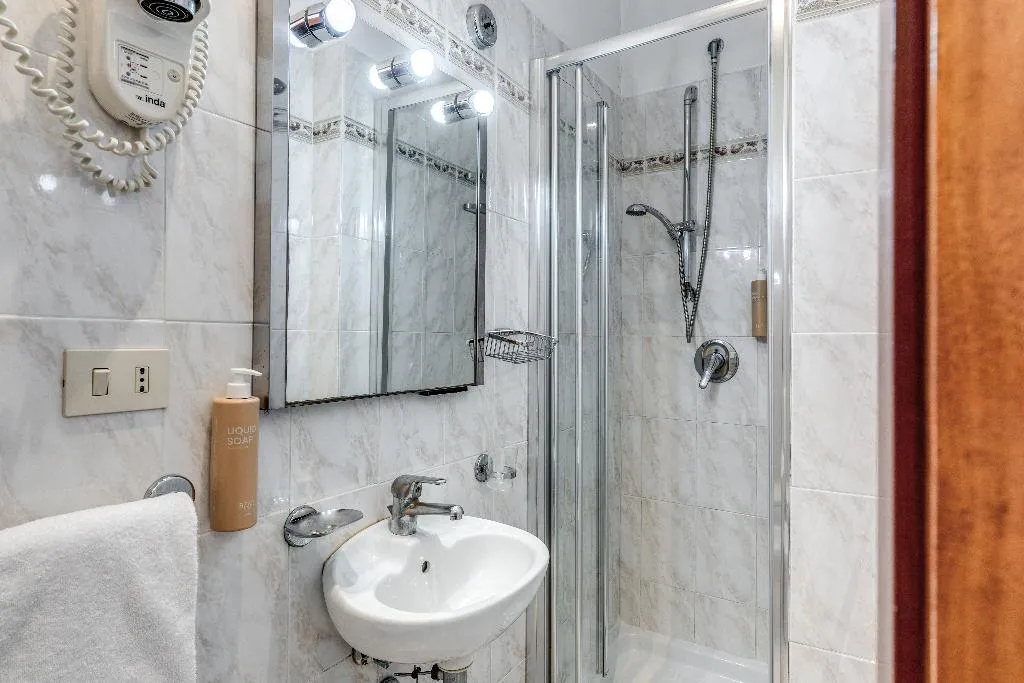 SINGLE STANDARD Room, Sonya, Rome