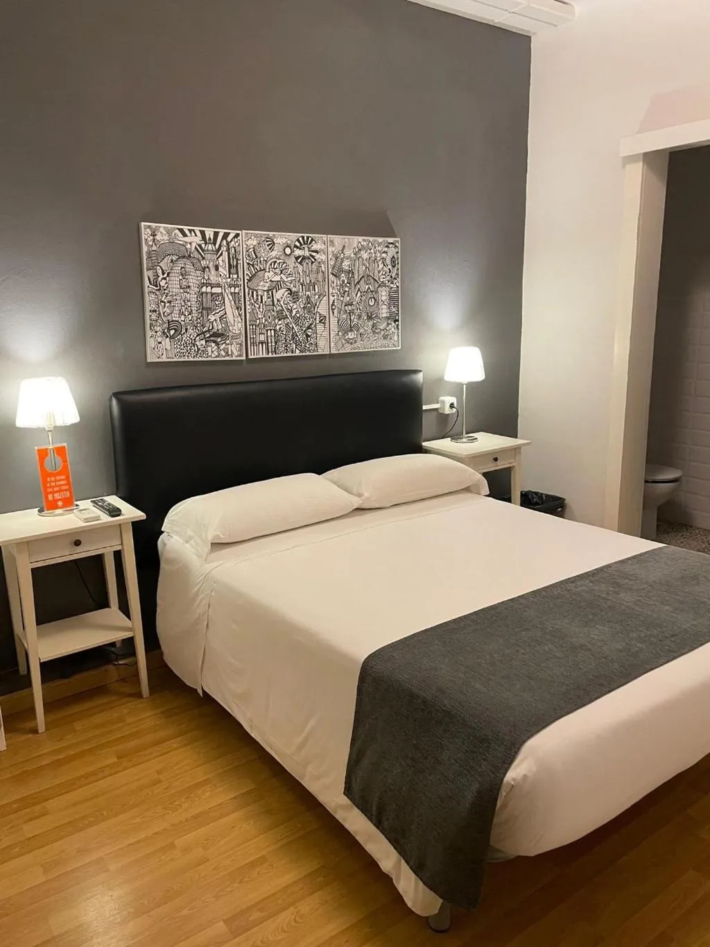 General view, Hostal El Ninot, Barcelona