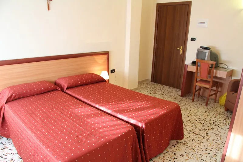 DOUBLE STANDARD Room, La Casa del Pellegrino, Naples