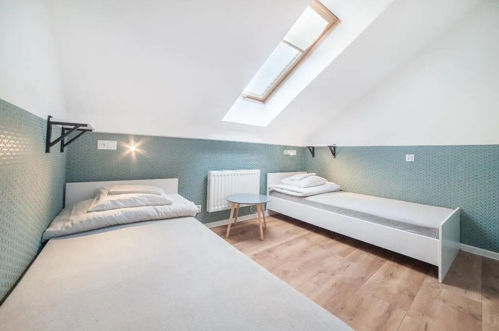 TWIN WITH SHARED BATHROOM Room, Dizzy Daisy Hostel, Krakow