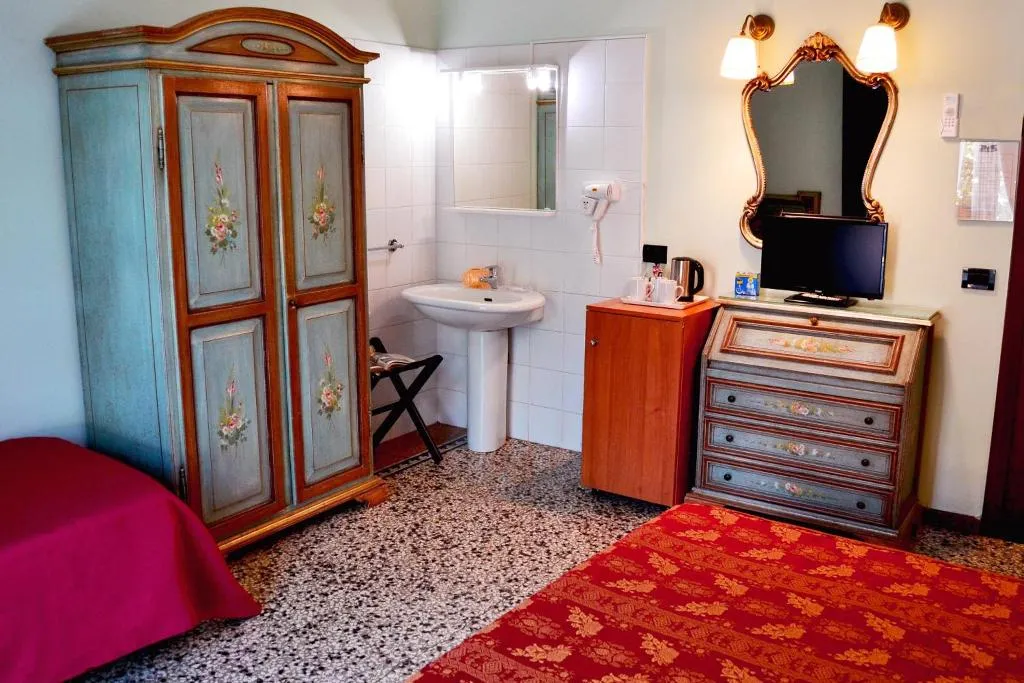 TRIPLE WITH SHARED BATHROOM Room, Venice Lion Residence - Vespucci, Venice