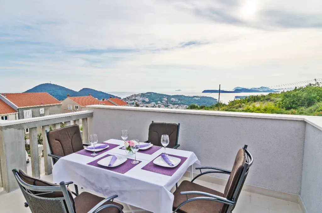 APARTMENT ONE BEDROOM WITH TERRACE Room, Apartments Villa Dadic, Dubrovnik