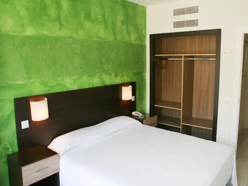 APARTMENT CAPACITY 7 Room, Apartamentos Recoletos, Madrid