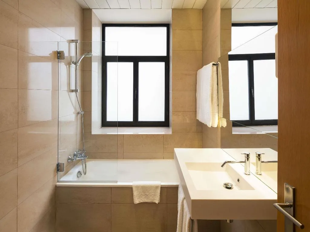 JUNIOR SUITE STANDARD Room, Mercure Porto Centro Santa Catarina, Porto