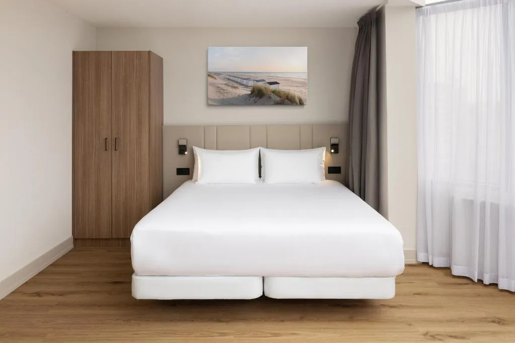 Room, NH Zandvoort, Amsterdam